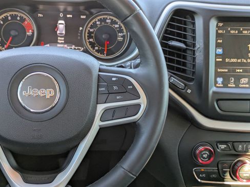 Used 2017 Jeep Cherokee Trailhawk w/ Comfort/Convenience Group image 21