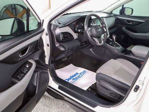 Used 2023 Subaru Outback Premium AWD/4WD image 3