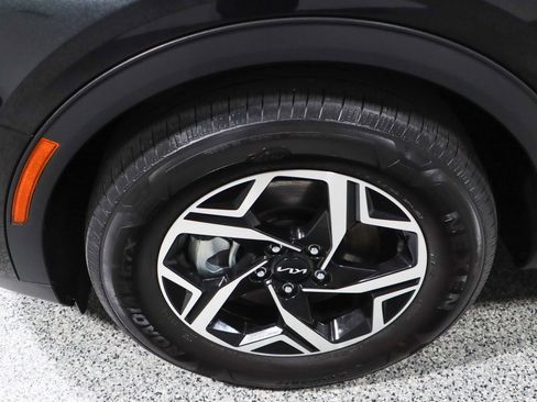 Used 2024 Kia Sportage LX image 11