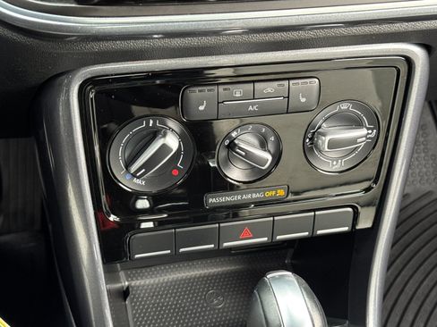 Used 2017 Volkswagen Beetle 1.8T S image 17