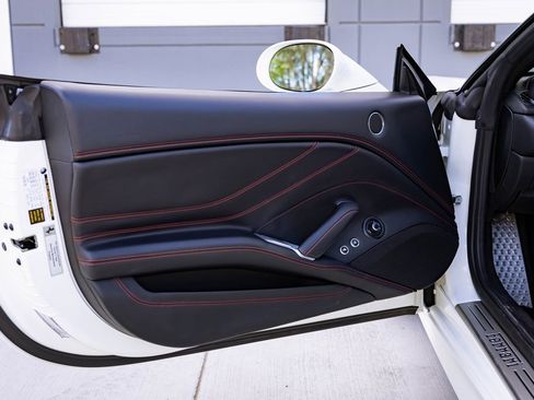 Used 2016 Ferrari California T image 20