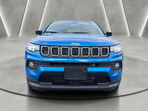 Used 2024 Jeep Compass Latitude w/ Convenience Group AWD/4WD image 2