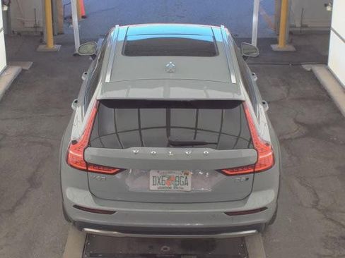 Used 2025 Volvo V60 B5 Cross Country Plus image 5