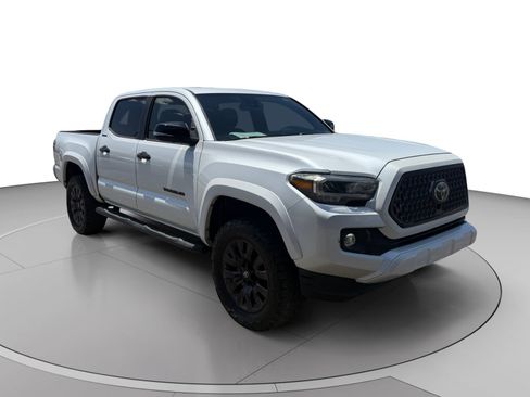 Used 2021 Toyota Tacoma Limited w/ Nightshade Package AWD/4WD image 7