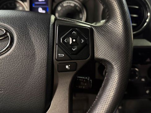 Used 2017 Toyota Tacoma TRD Sport image 22