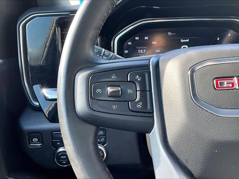 Used 2025 GMC Sierra 1500 SLT image 12