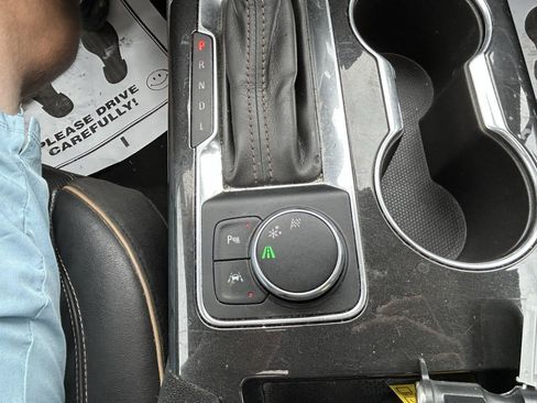 Used 2019 Chevrolet Blazer Premier w/ Sun and Wheels Package FWD image 28