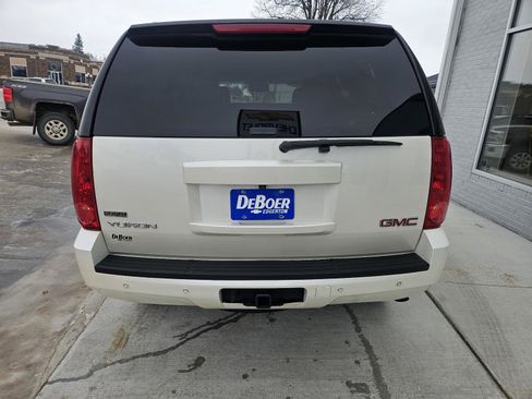 Used 2011 GMC Yukon SLT w/ SLT-2 Equipment Package image 4