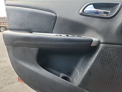 Used 2014 Dodge Journey SXT w/ Flexible Seating Group image 11