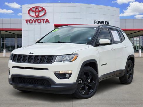 Used 2021 Jeep Compass Latitude FWD image 1