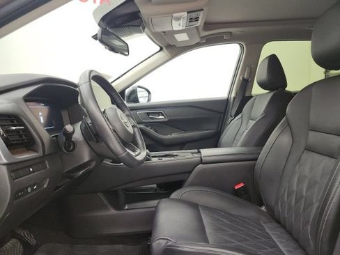 Used 2024 Nissan Rogue Platinum FWD image 18