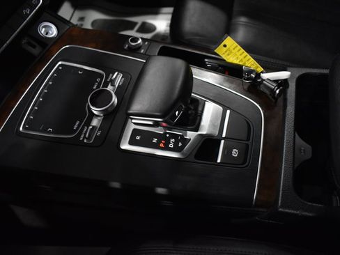 Used 2018 Audi Q5 2.0T Premium image 24