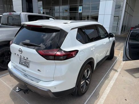 Used 2024 Nissan Rogue SL w/ SL Premium Package FWD image 4