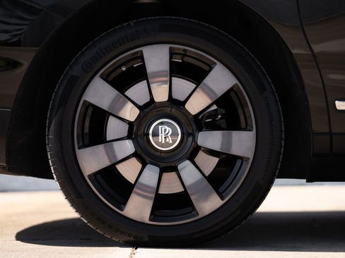 Used 2023 Rolls-Royce Cullinan image 39