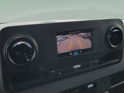 Used 2024 Mercedes-Benz Sprinter 2500 image 22