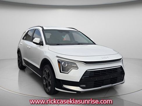 Used 2023 Kia Niro EX Touring FWD image 4