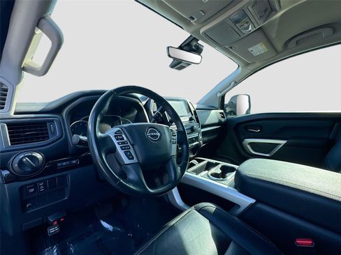 Used 2023 Nissan Titan SV w/ SV Convenience Package image 9