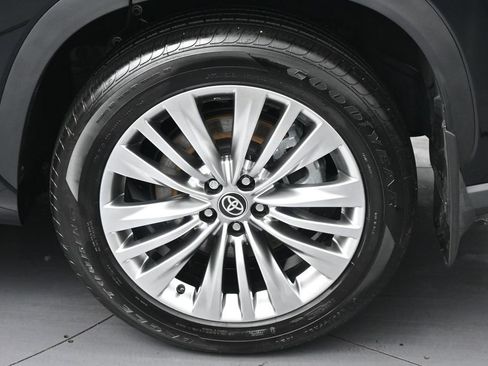Used 2026 Toyota Highlander Platinum AWD/4WD image 37