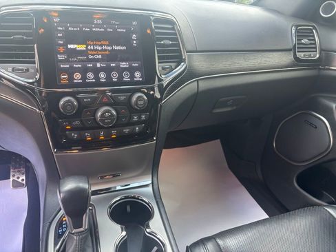 Used 2020 Jeep Grand Cherokee High Altitude AWD/4WD image 16