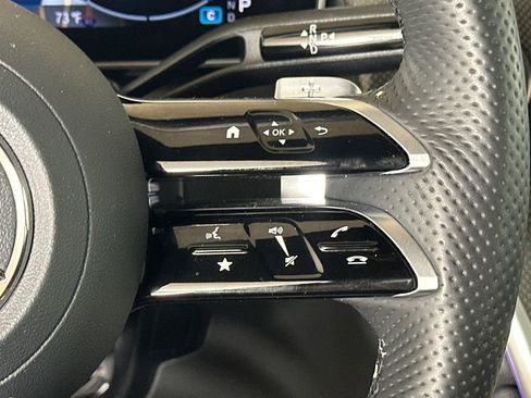 Used 2025 Mercedes-Benz GLC 300 GLC 300 image 28