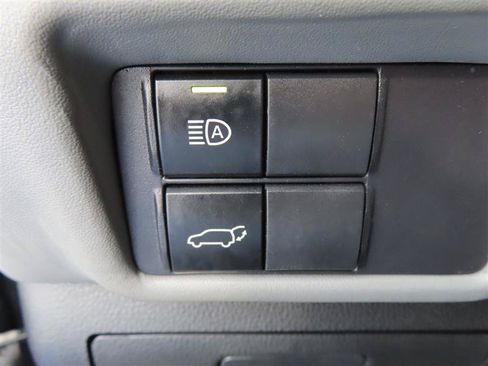 Used 2022 Toyota Highlander XLE AWD/4WD image 15
