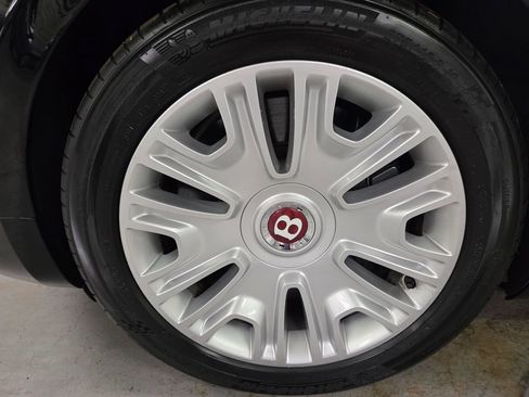 Used 2018 Bentley Flying Spur V8 AWD/4WD image 14