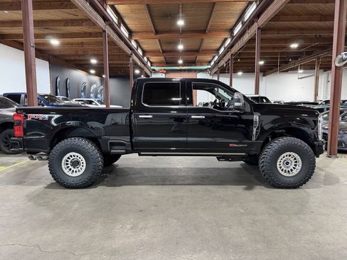 Used 2025 Ford F250 Platinum w/ Platinum Plus Package image 6