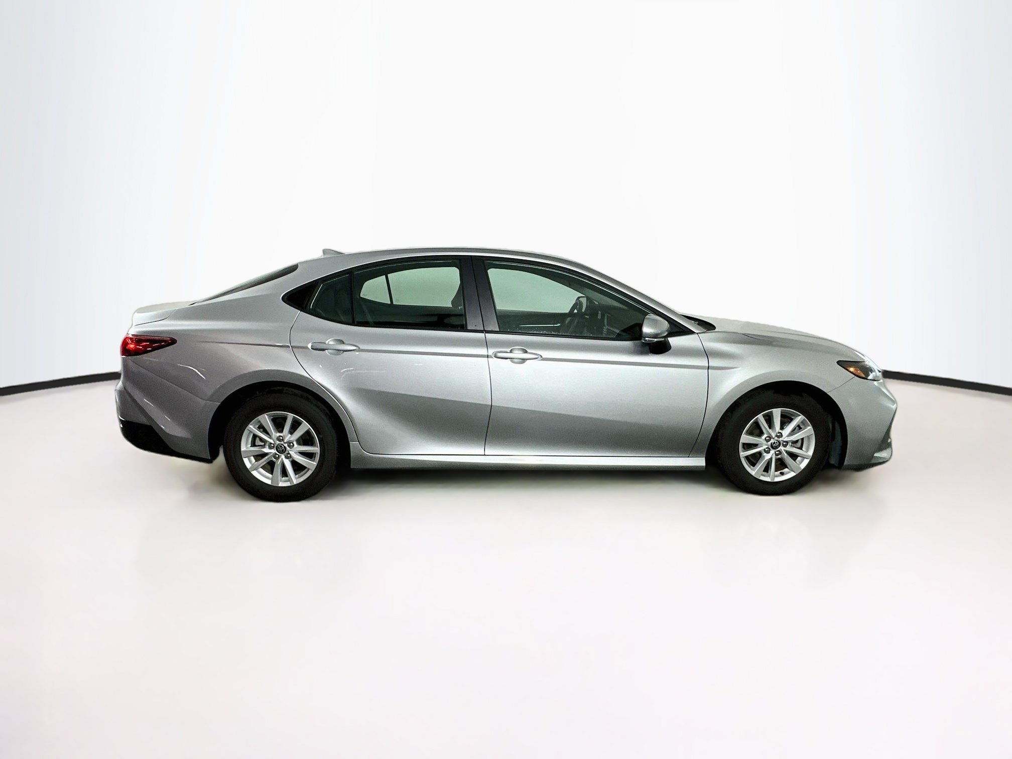 Used 2025 Toyota Camry LE FWD image 10