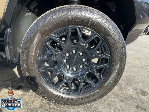 Used 2025 GMC Hummer EV 2X image 81