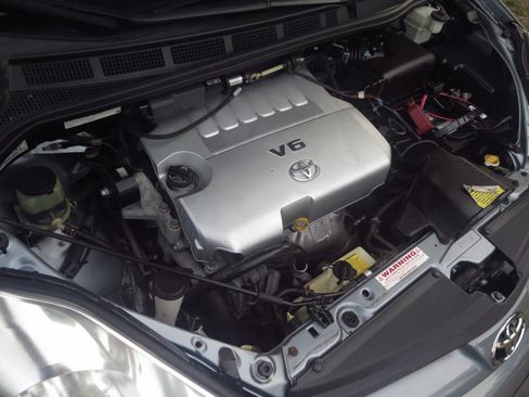 Used 2010 Toyota Sienna LE FWD image 18
