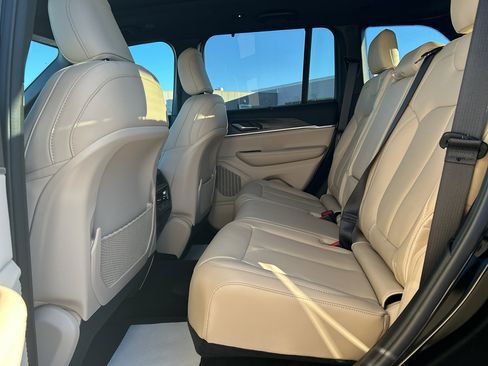 New 2025 Jeep Grand Cherokee Limited w/ Luxury Tech Group II image 10