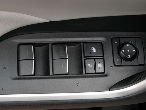 Used 2022 Toyota RAV4 XLE w/ Convenience Package image 19