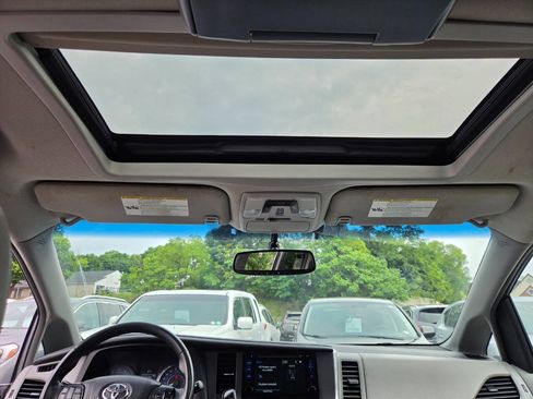 Used 2015 Toyota Sienna XLE FWD image 24