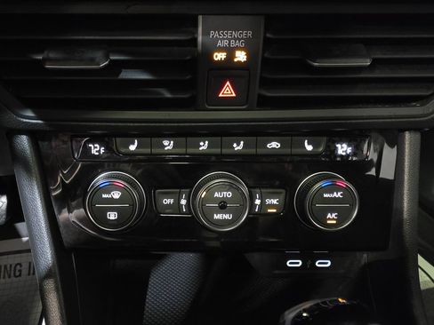Used 2024 Volkswagen Jetta SE FWD image 17
