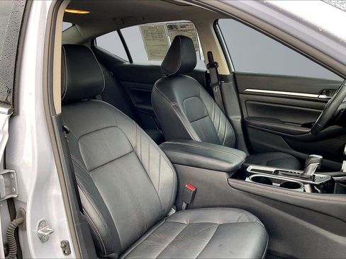 Certified 2024 Nissan Altima 2.5 SR w/ SR Premium Package FWD image 8