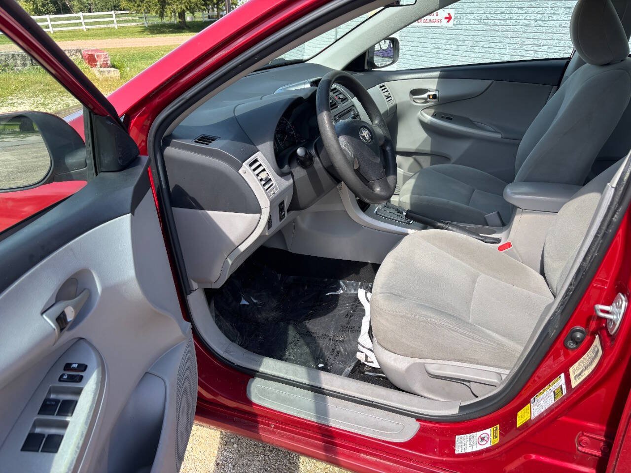 Used 2012 Toyota Corolla LE FWD image 2