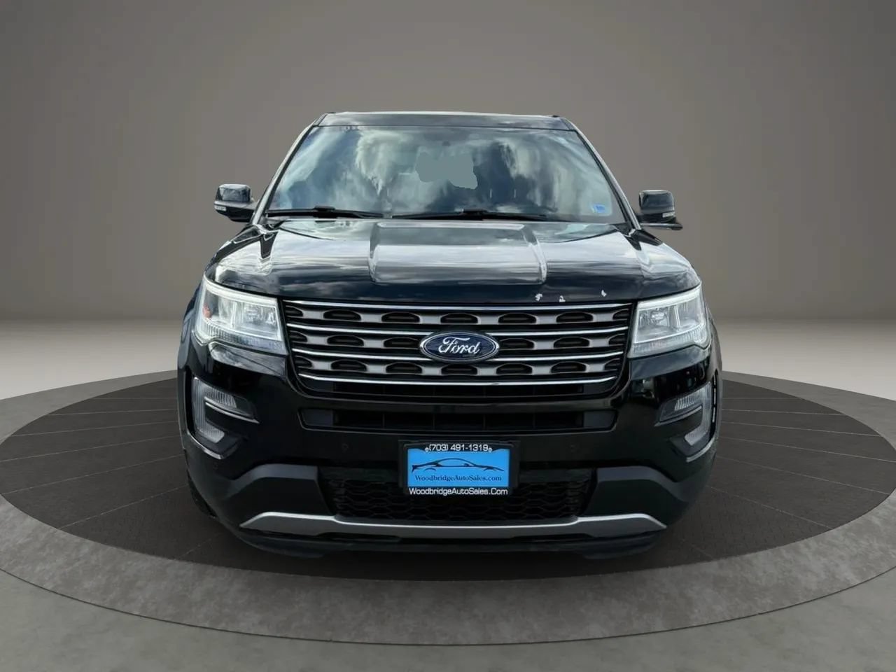 Used 2017 Ford Explorer XLT w/ Equipment Group 202A FWD image 8