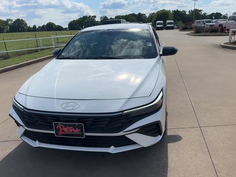 Used 2025 Hyundai Elantra SEL FWD image 4