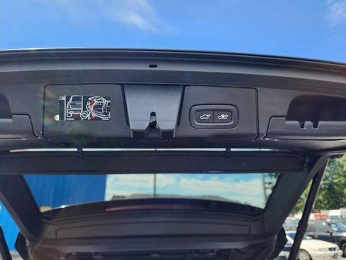 Used 2019 Volvo XC60 T5 Momentum w/ Premium Package AWD/4WD image 28