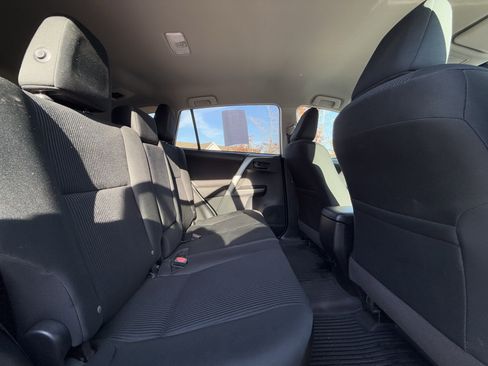 Used 2018 Toyota RAV4 LE image 32