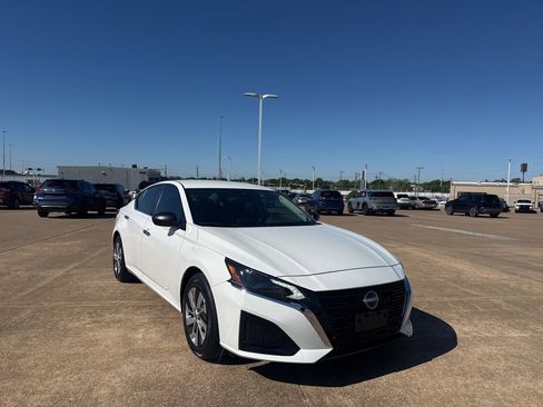 Certified 2025 Nissan Altima 2.5 S image 2