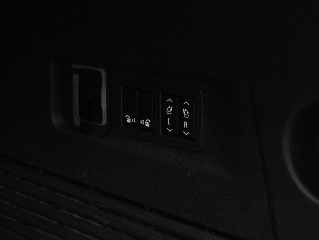 Used 2023 GMC Yukon XL Denali AWD/4WD image 48
