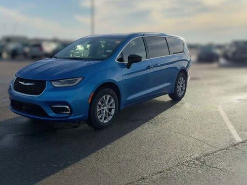 New 2026 Chrysler Pacifica Limited image 1