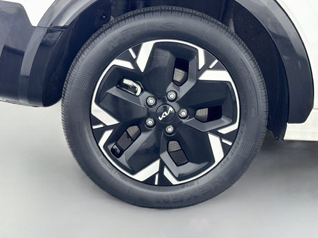 Used 2023 Kia Niro Wind w/ Wind Preserve Package FWD image 13