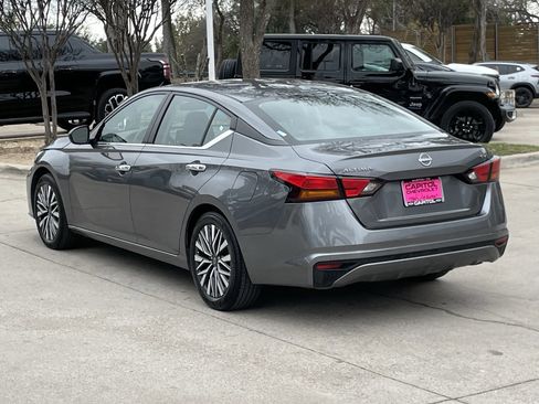 Used 2024 Nissan Altima 2.5 SV image 4