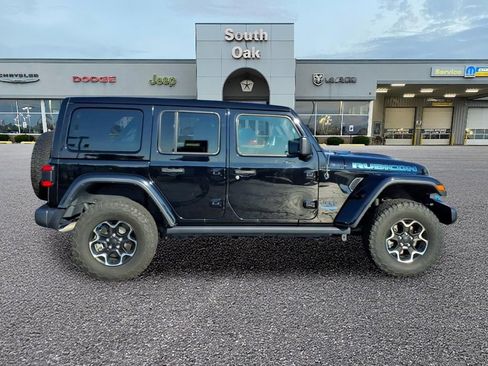 Used 2022 Jeep Wrangler Unlimited Rubicon 4xe w/ Cold Weather Group AWD/4WD image 2