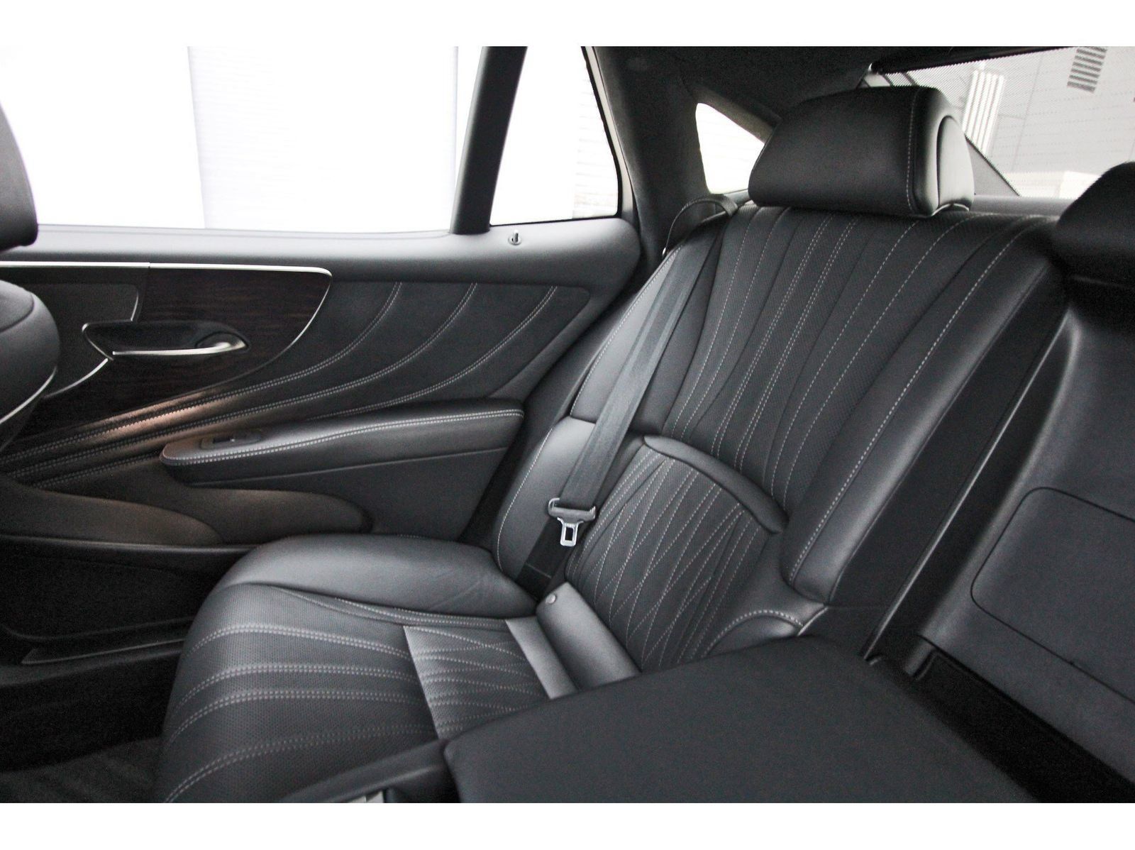 Used 2021 Lexus LS 500 w/ Interior Upgrade Package RWD image 13