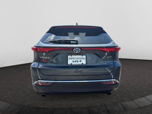 Used 2023 Toyota Venza XLE AWD/4WD image 6