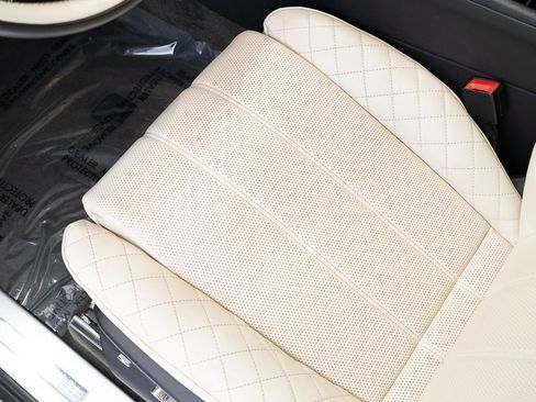 Used 2020 Bentley Bentayga V8 image 19