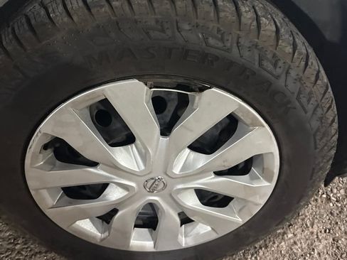 Used 2016 Nissan Rogue S FWD image 14